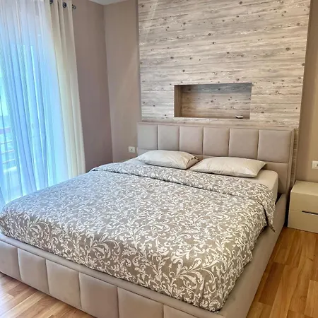 Spacious Apartman *
