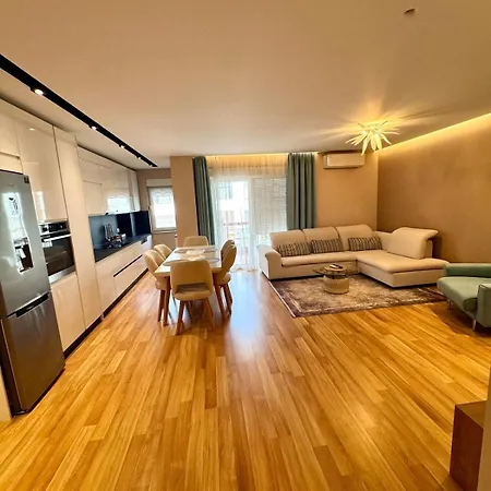 Spacious Apartman *