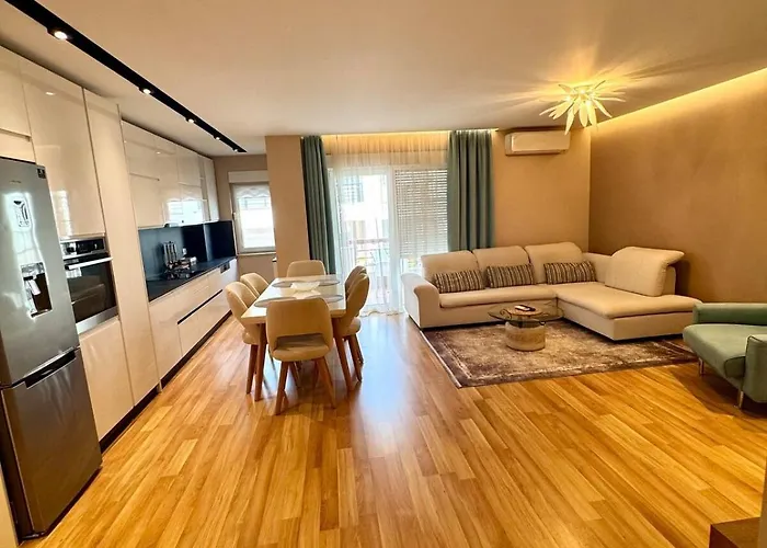 Spacious Apartment *