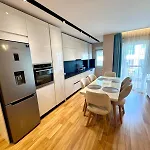 Spacious Апартаменты Тирана