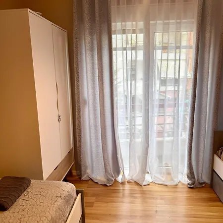 Spacious Lägenhet Tirana