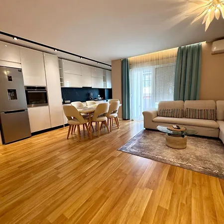 Spacious Apartment *